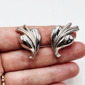 Vintage CROWN TRIFARI Leaf Heart Spray Shiney Silver Tone Clip on Earrings Puffy